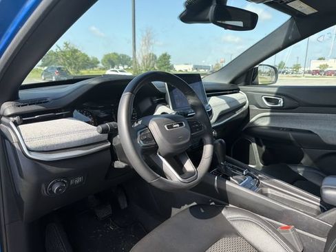 Used 2024 Jeep Compass Latitude AWD/4WD image 10