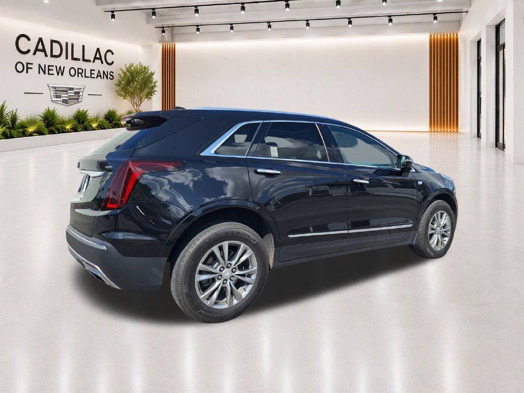 Used 2022 Cadillac XT5 Premium Luxury FWD image 3
