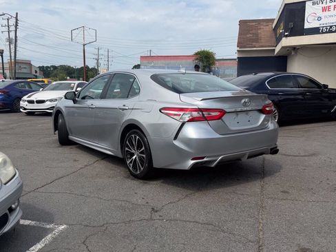 Used 2020 Toyota Camry SE FWD image 14
