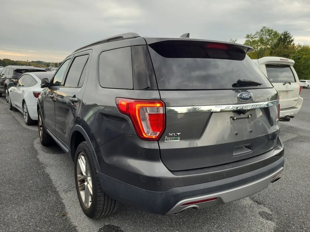 Used 2017 Ford Explorer XLT w/ Equipment Group 202A AWD/4WD image 2