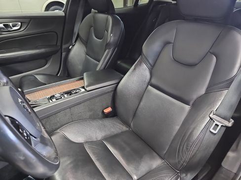 Used 2021 Volvo S60 T6 Momentum image 14