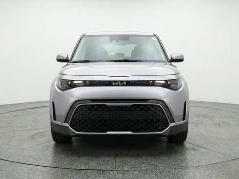 Used 2025 Kia Soul LX w/ LX Technology Package FWD image 2