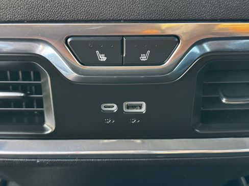 Used 2024 GMC Sierra 3500 Denali Ultimate image 33