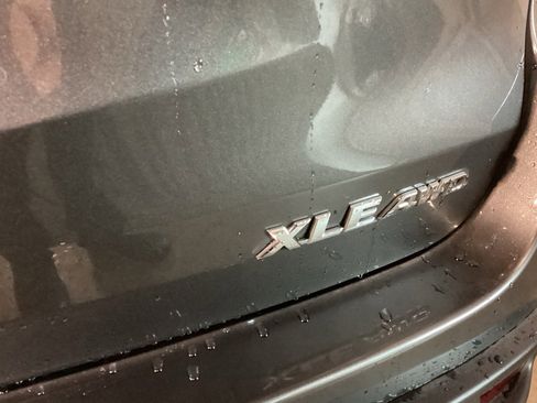 Used 2015 Toyota Highlander XLE image 21