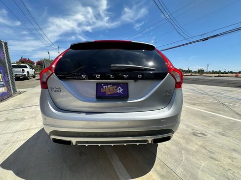 Used 2016 Volvo V60 T5 Cross Country Platinum AWD/4WD image 8