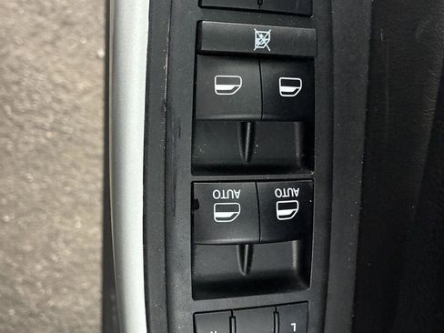 Used 2018 Jeep Cherokee Latitude Plus w/ Cold Weather Group AWD/4WD image 15