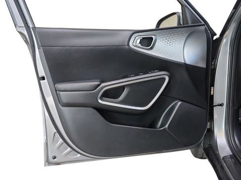 Certified 2023 Kia Soul LX w/ LX Technology Package FWD image 18