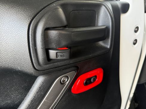 Used 2018 Jeep Wrangler Unlimited Sport S AWD/4WD image 12