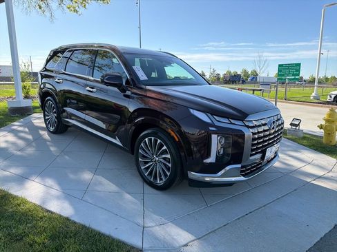 Used 2024 Hyundai Palisade Calligraphy AWD/4WD image 2