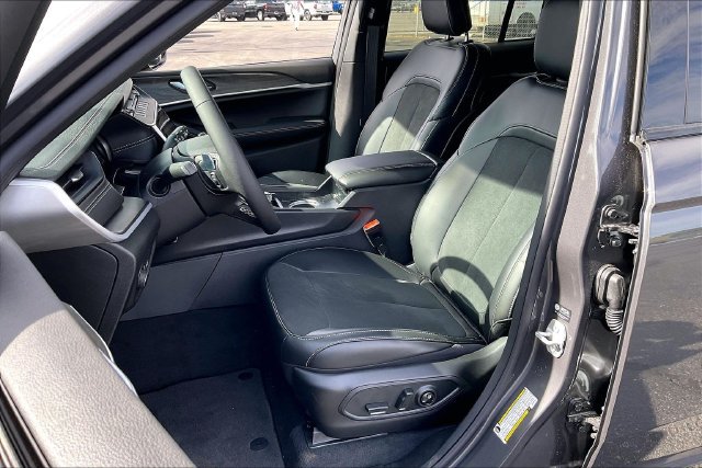 New 2026 Jeep Grand Cherokee 4WD image 9