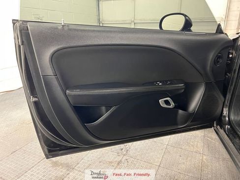 Used 2016 Dodge Challenger SXT image 27