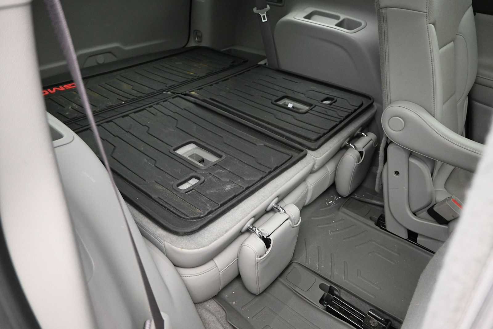 Used 2021 GMC Acadia SLT w/ LPO, Floor Liner Package AWD/4WD image 31