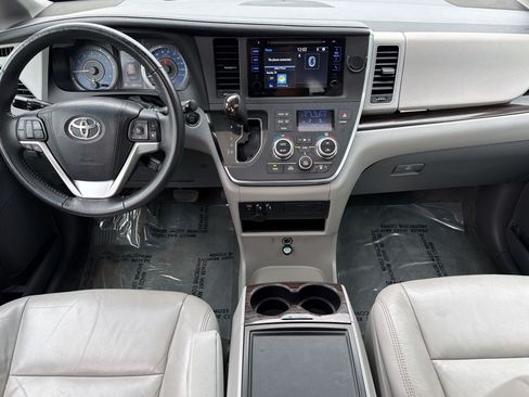 Used 2016 Toyota Sienna XLE FWD image 15