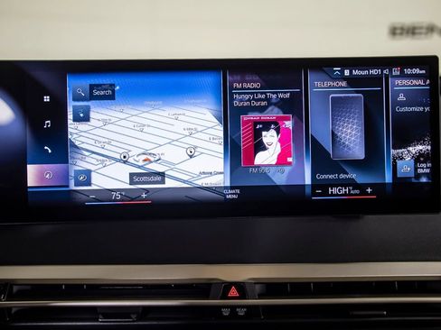 Used 2023 BMW iX xDrive50 w/ Sport Package image 25