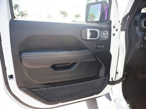 Used 2023 Jeep Wrangler Unlimited Sahara AWD/4WD image 18