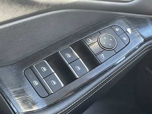 Used 2023 Nissan Rogue SL image 16