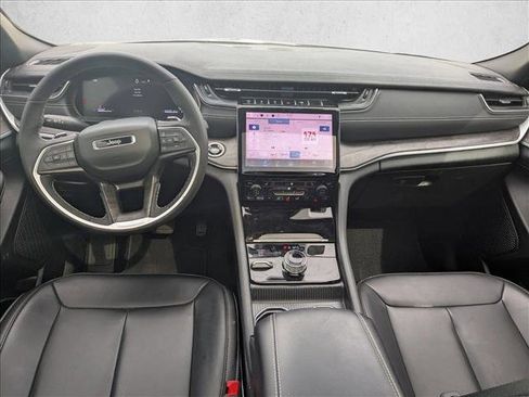 Used 2025 Jeep Grand Cherokee Limited AWD/4WD image 17
