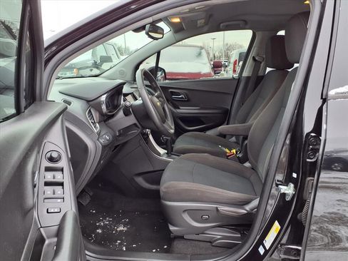 Used 2021 Chevrolet Trax LS w/ Tint and Cruise Package image 17