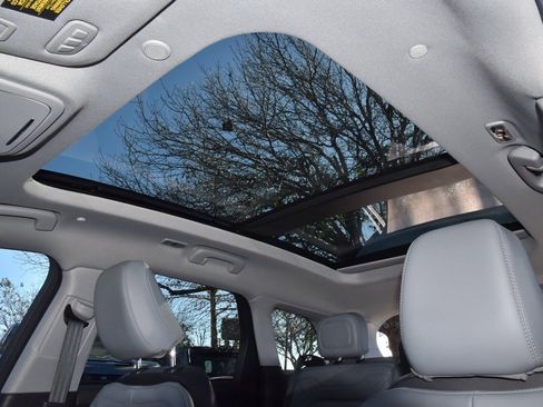 Certified 2022 Lincoln Corsair FWD w/ Premium Package image 32