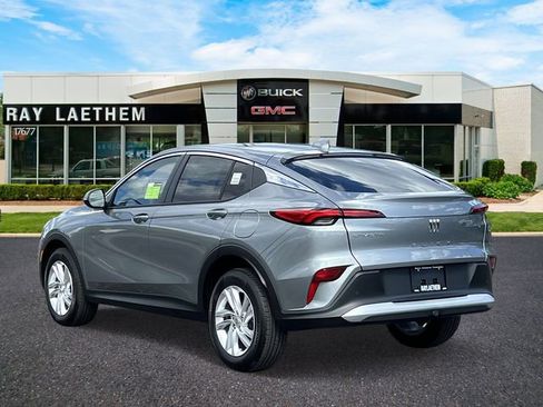Used 2025 Buick Envista Preferred w/ Convenience I Package image 3