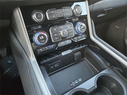 Used 2023 GMC Yukon Denali image 17