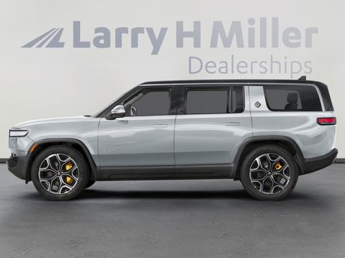 Used 2023 Rivian R1S Adventure image 3