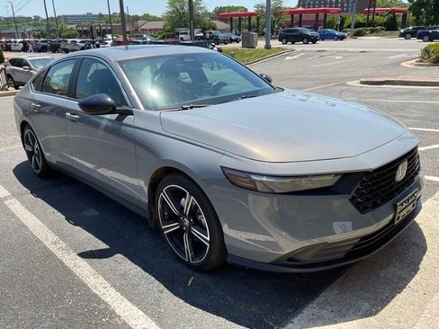 Used 2025 Honda Accord Sport image 3