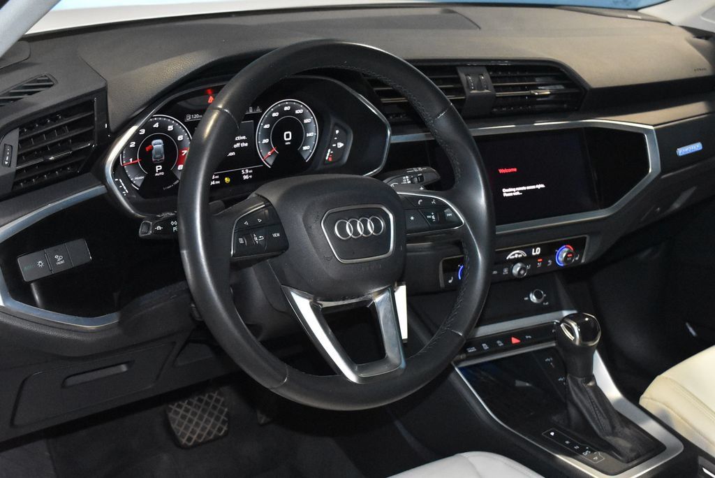 Used 2022 Audi Q3 2.0T Premium Plus AWD/4WD image 2