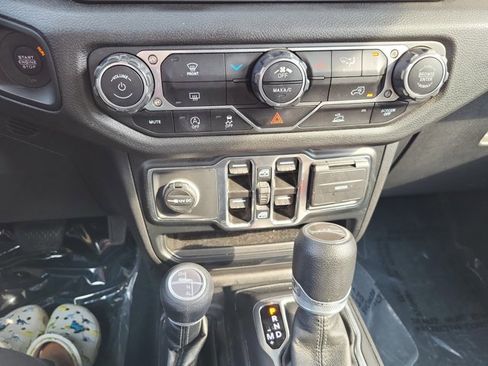 Certified 2024 Jeep Gladiator Sport image 28