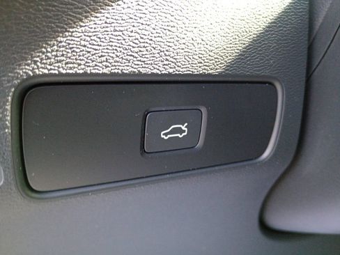 Used 2024 Volvo C40 P8 Recharge Plus image 21