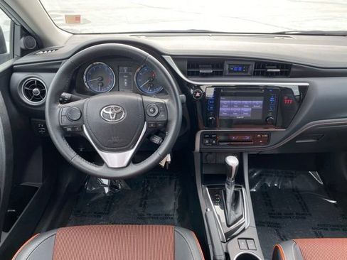 Used 2018 Toyota Corolla SE w/ Carpet Mat Package (TMS) FWD image 8