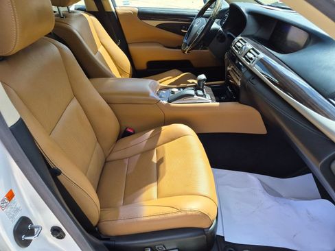 Used 2016 Lexus LS 460 AWD w/ Comfort Package image 31