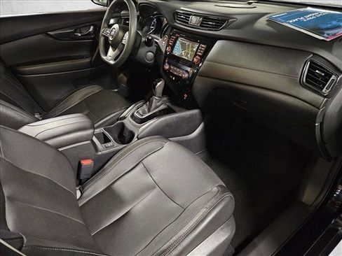 Used 2017 Nissan Rogue SL w/ SL Premium Package FWD image 19