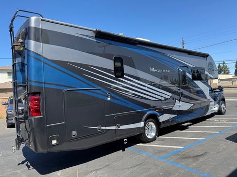 Used 2020 Ford F550 4x4 Regular Cab Super Duty w/ XLT Value Package image 2