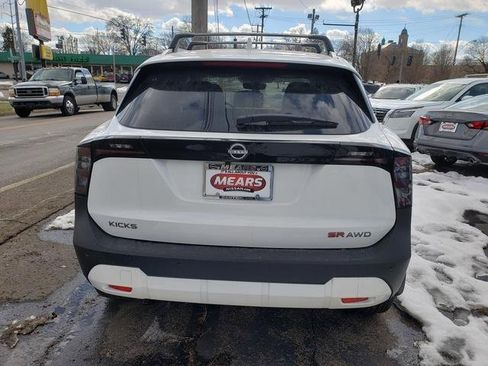 New 2025 Nissan Kicks SR w/ Illumination Package image 5