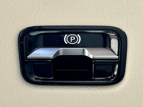 Certified 2026 Mercedes-Benz GLC 300 4MATIC image 31