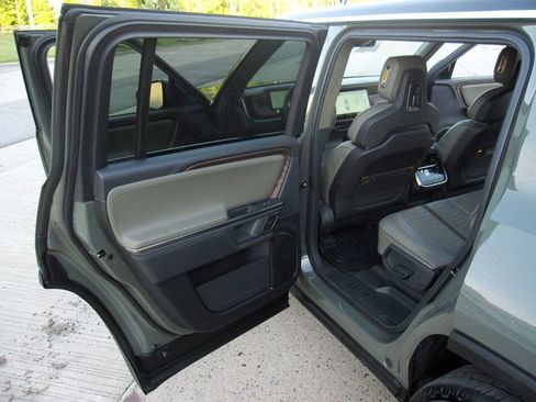 Used 2023 Rivian R1S Launch Edition AWD/4WD image 26