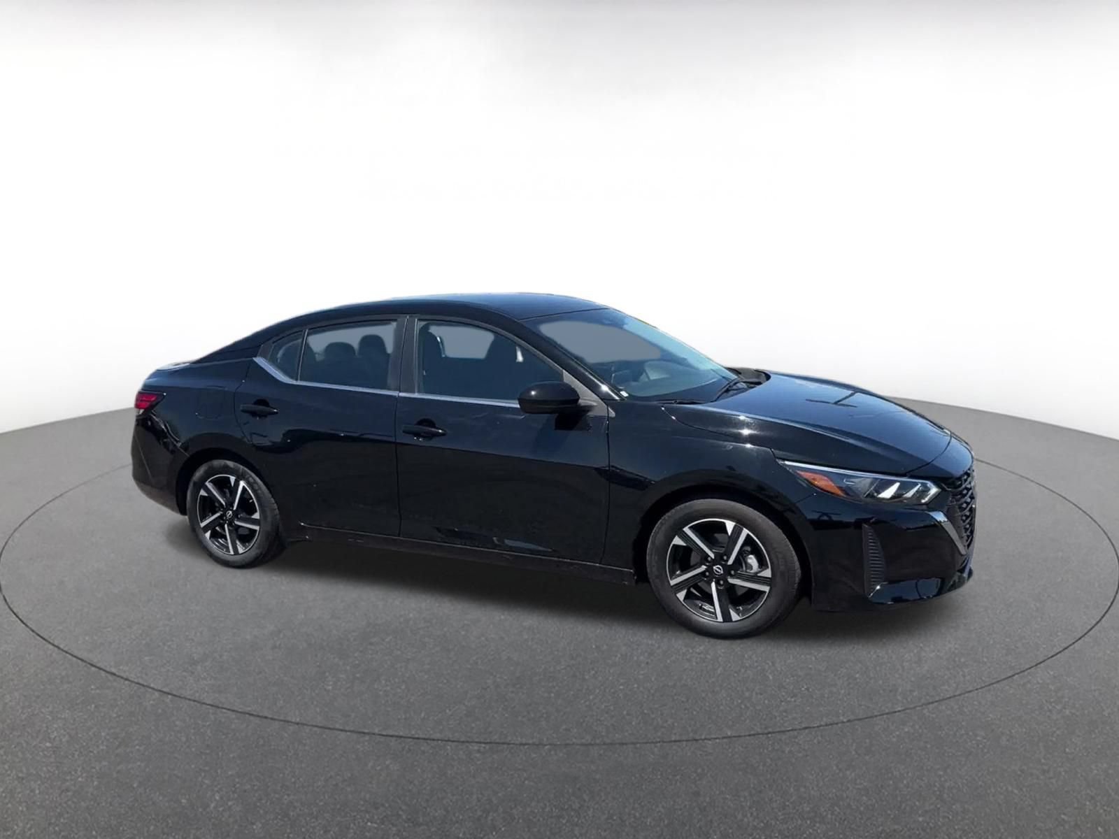 Used 2025 Nissan Sentra SV FWD image 2