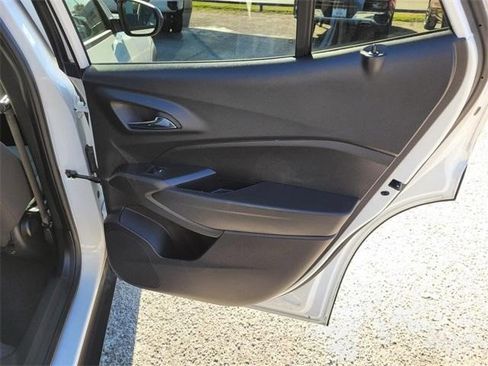 Certified 2025 Chevrolet Trax LS image 9