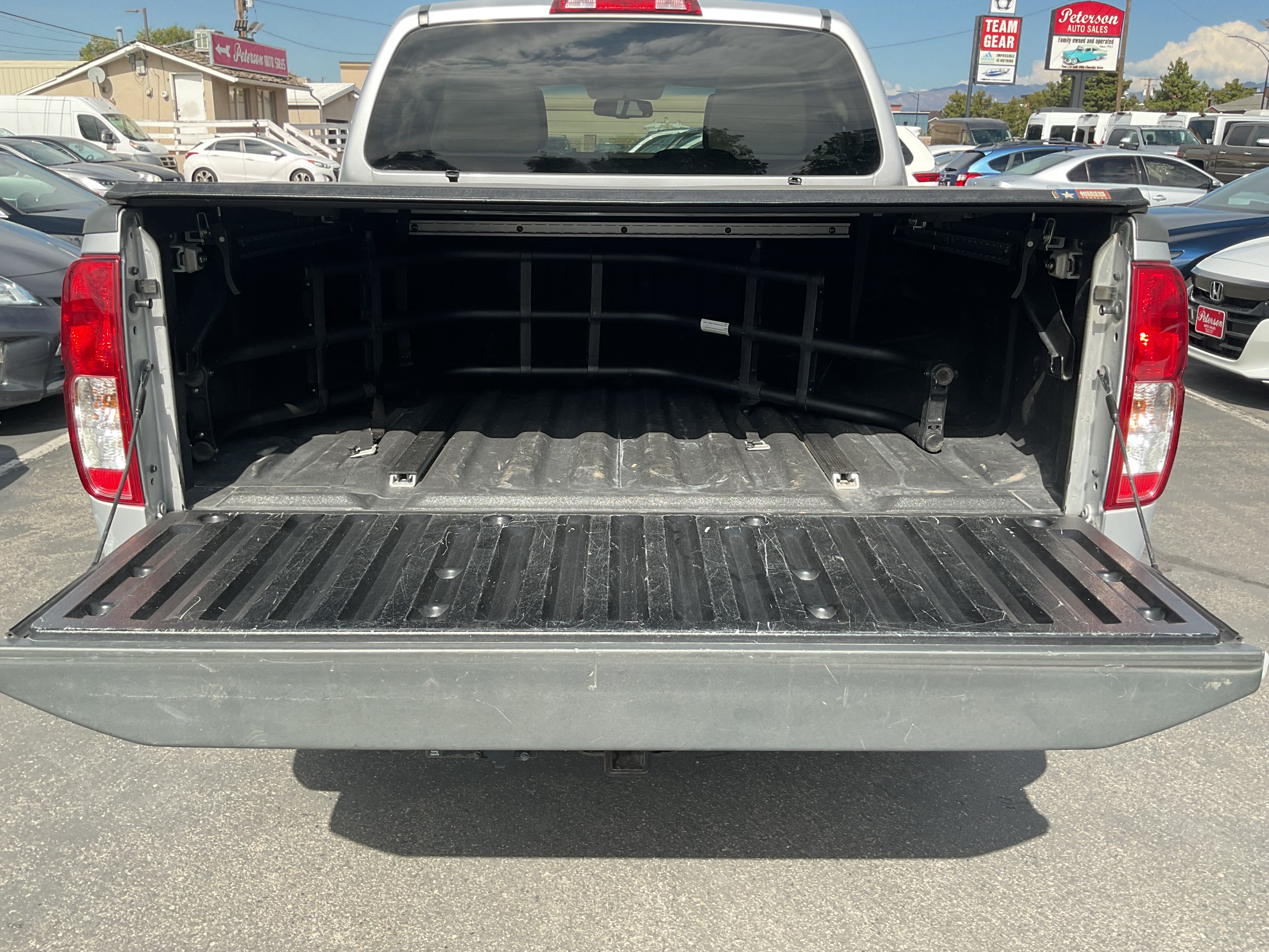 Used 2013 Nissan Frontier SV w/ SV Value Truck Pkg AWD/4WD image 9