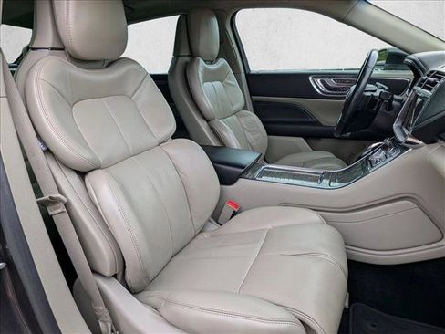 Used 2017 Lincoln Continental Reserve FWD image 20