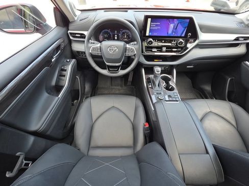 Used 2026 Toyota Highlander Platinum AWD/4WD image 6