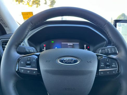 Used 2024 Ford Escape SE image 28