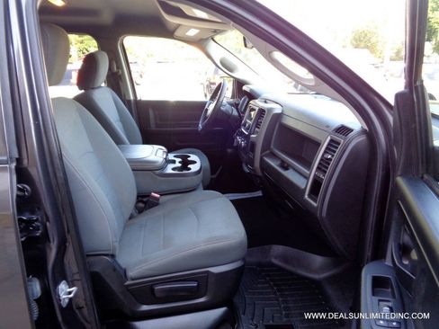 Used 2018 RAM 1500 Express AWD/4WD image 18