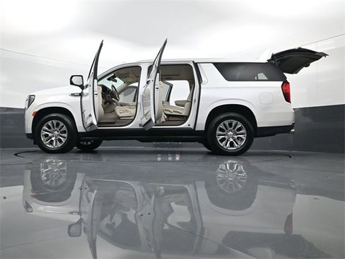 Used 2021 GMC Yukon XL Denali image 35