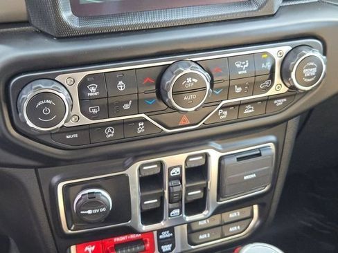 Used 2022 Jeep Wrangler Unlimited Rubicon w/ Dual Top Group AWD/4WD image 29