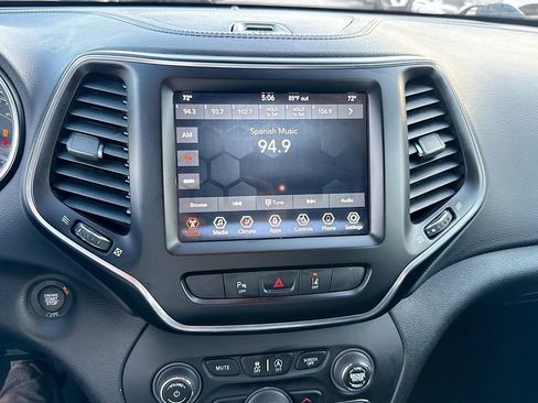 Used 2021 Jeep Cherokee Latitude Lux w/ Comfort/Convenience Group AWD/4WD image 15