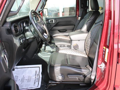 Used 2021 Jeep Gladiator Overland image 13