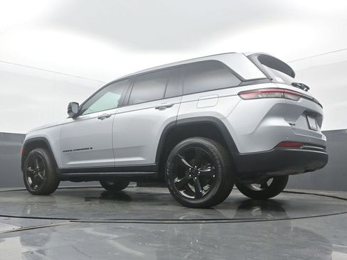 Used 2024 Jeep Grand Cherokee Altitude image 58