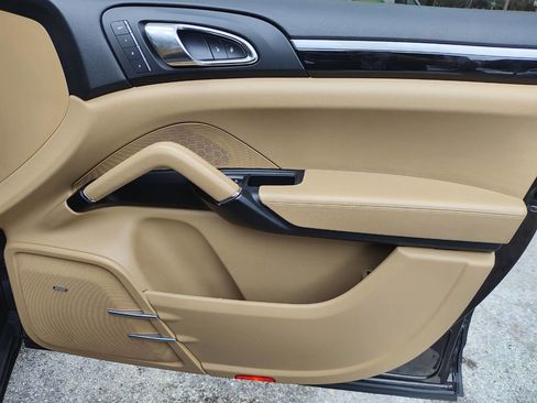 Used 2016 Porsche Cayenne image 56